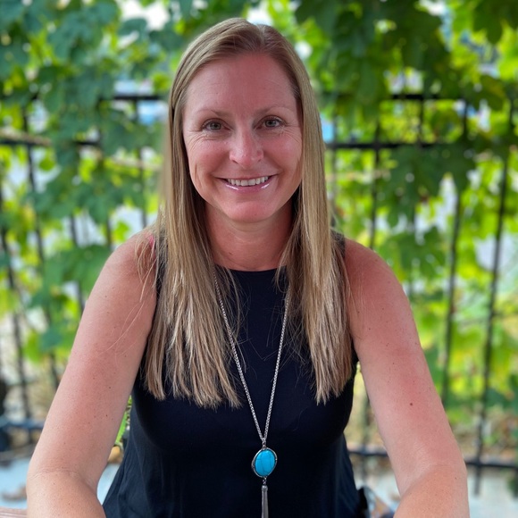 Meet your Posher, Jennifer - Picture 8 of 16